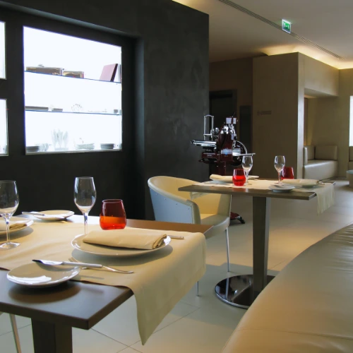 Business class airport lounge dining area in France with elegant seating and table service